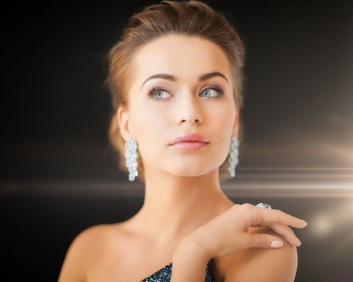 41-Devushka-v-ukrasheniyah-iz-serebra