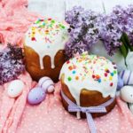 2018Holidays___Easter_Easter_cakes_with_sugar_icing_on_the_table_with_dyed_eggs_and_a_bouquet_of_lilac_on_Easter_123383_