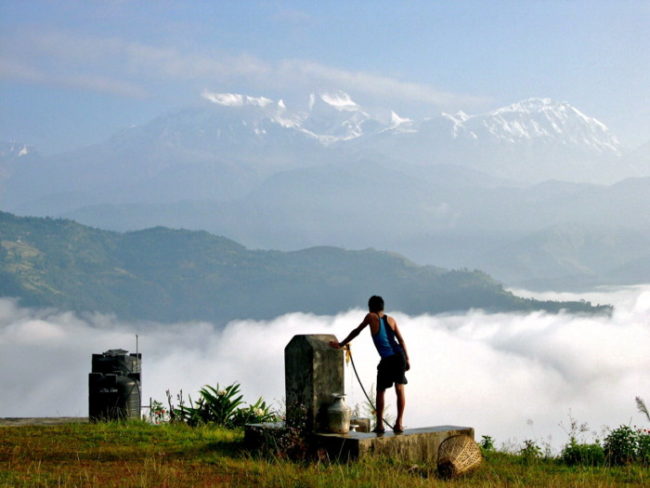 Morning_Himalayan_view_fom_Pokhara,_Nepal